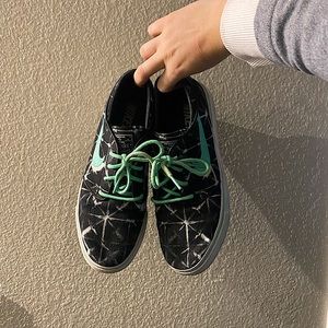 Nike Janoski’s size 8 Men’s shoe.